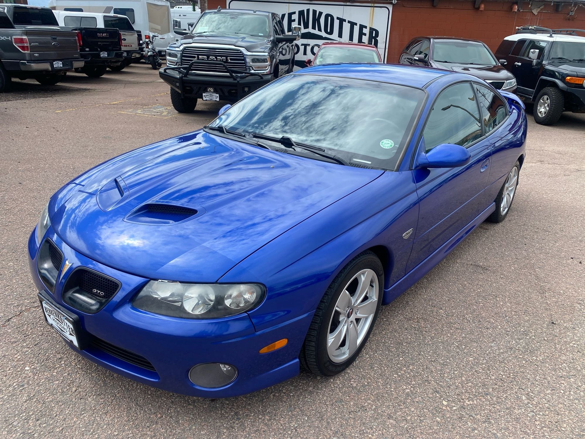 2005 Pontiac GTO photo 3