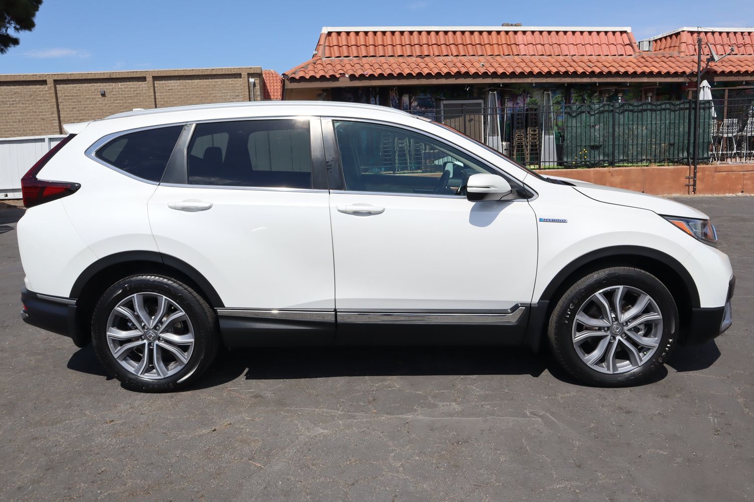 2022 Honda CR-V Hybrid Touring photo 5