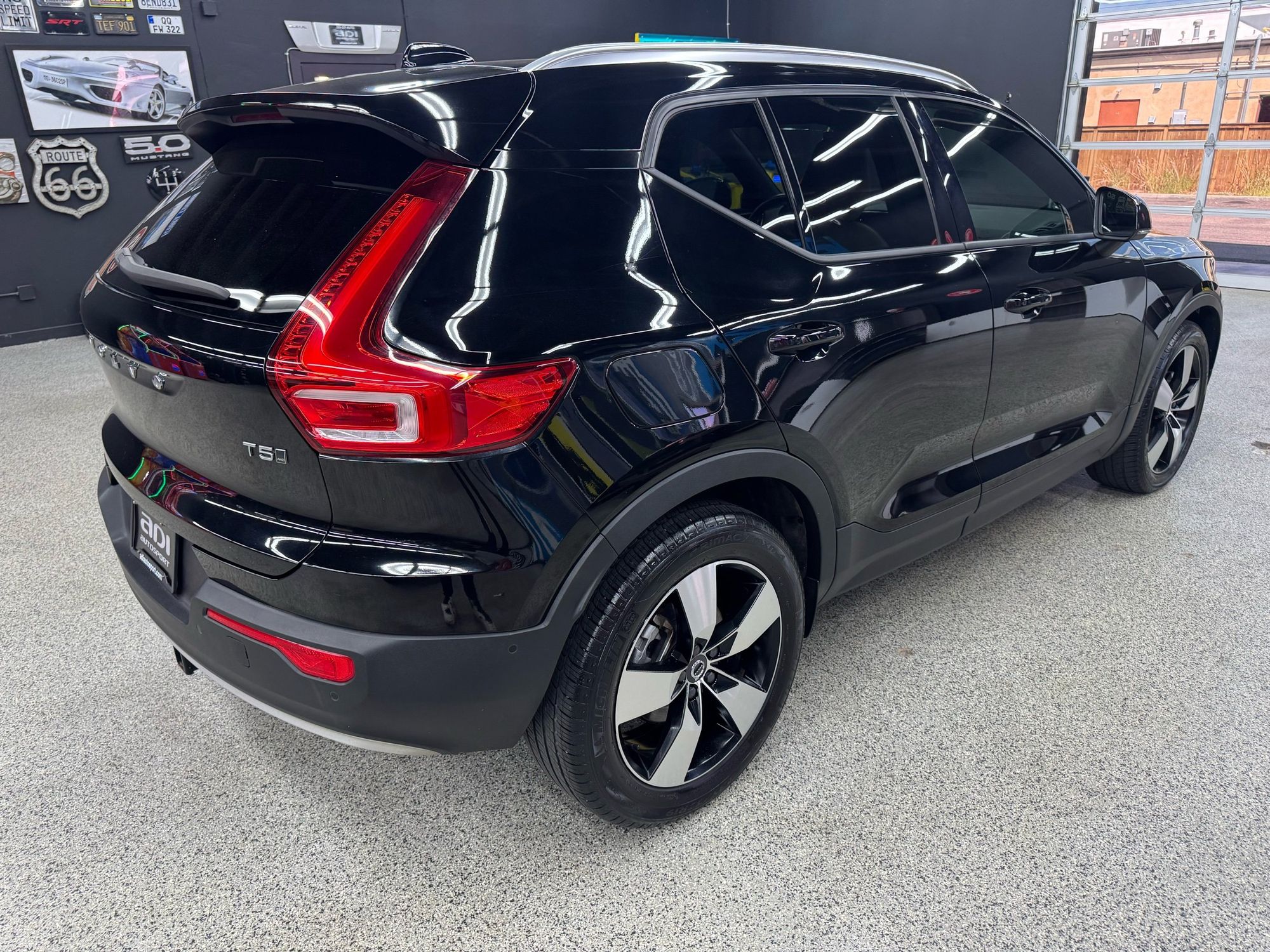 2019 Volvo XC40 T5 Momentum photo 5