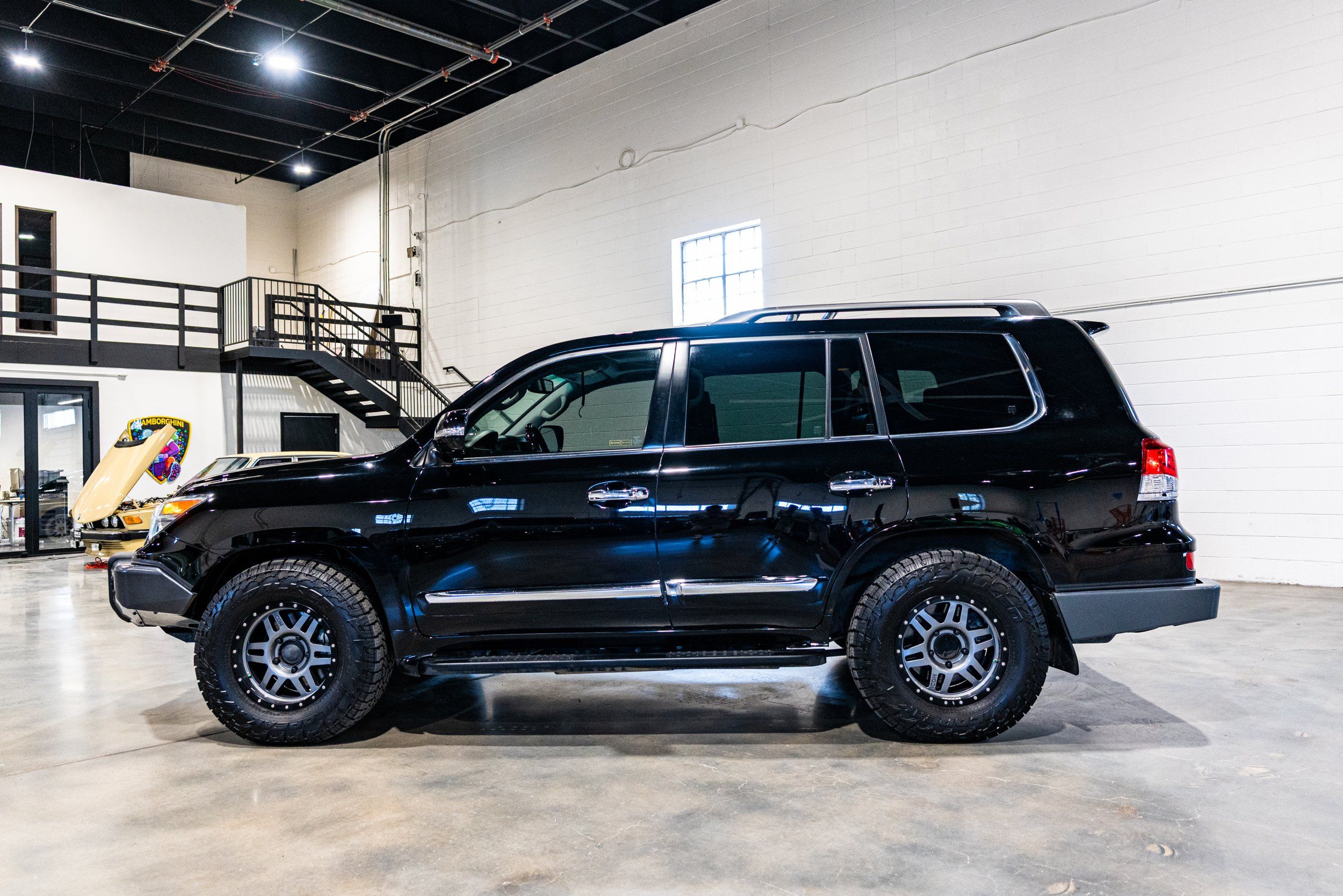 2013 Lexus LX 570, photo 2