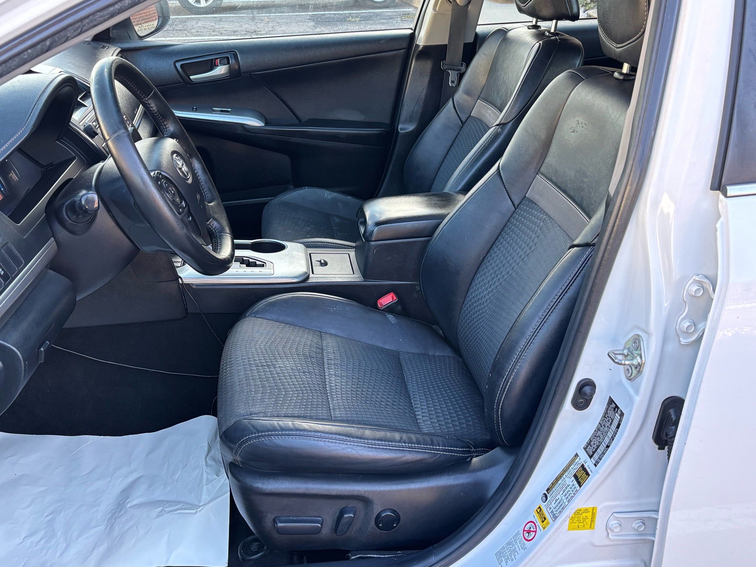 2014 Toyota Camry SE Hybrid - Photo 10