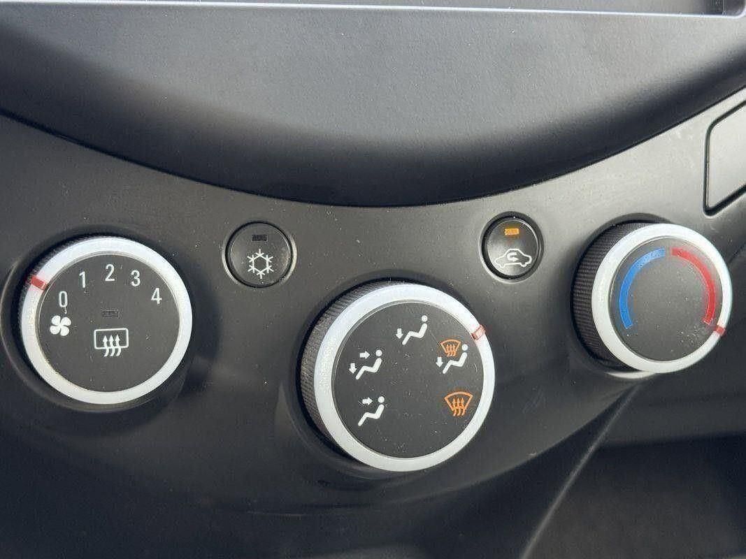 2015 Chevrolet Spark LT photo 12