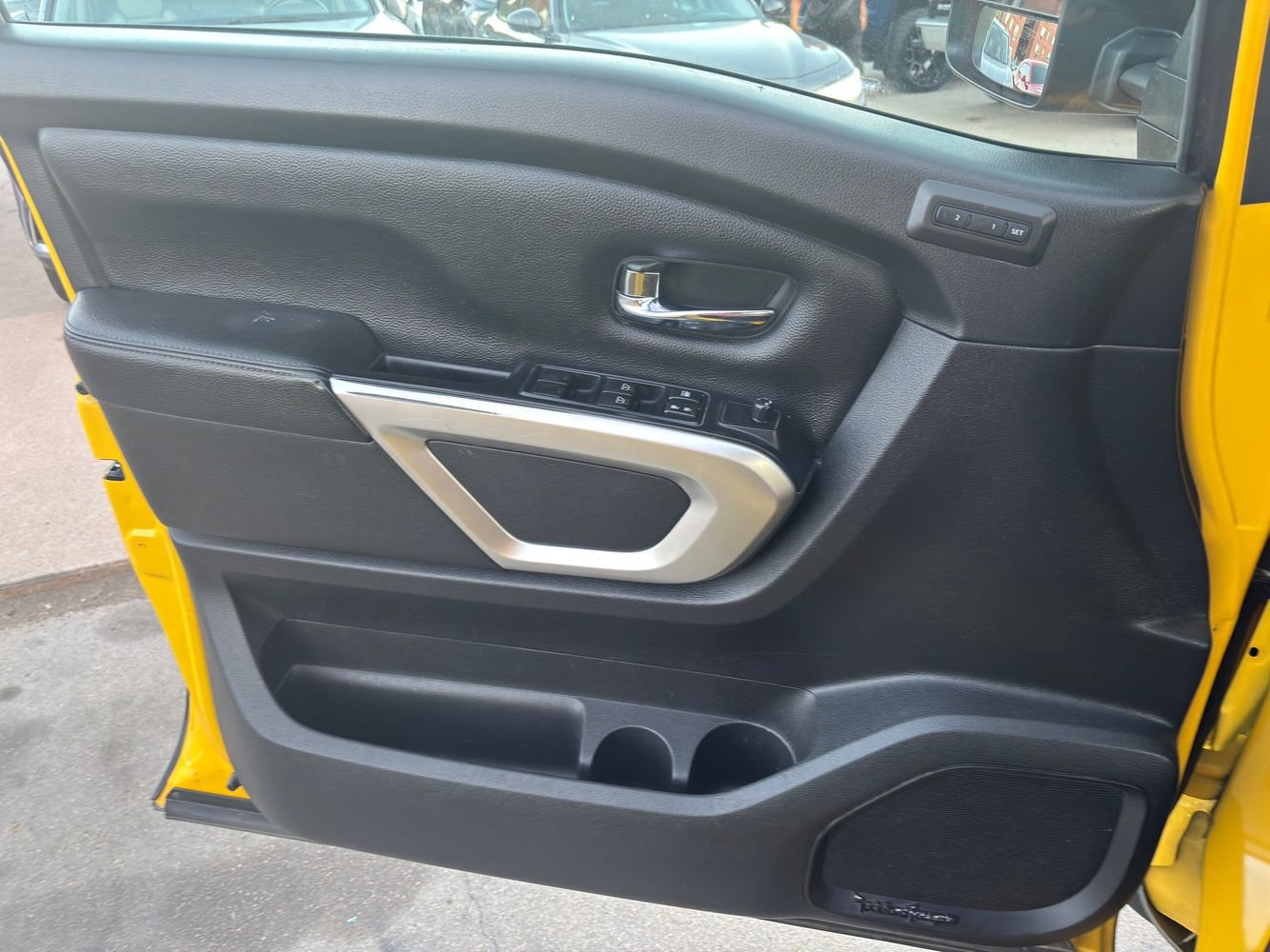 2016 Nissan Titan PRO-4X photo 16