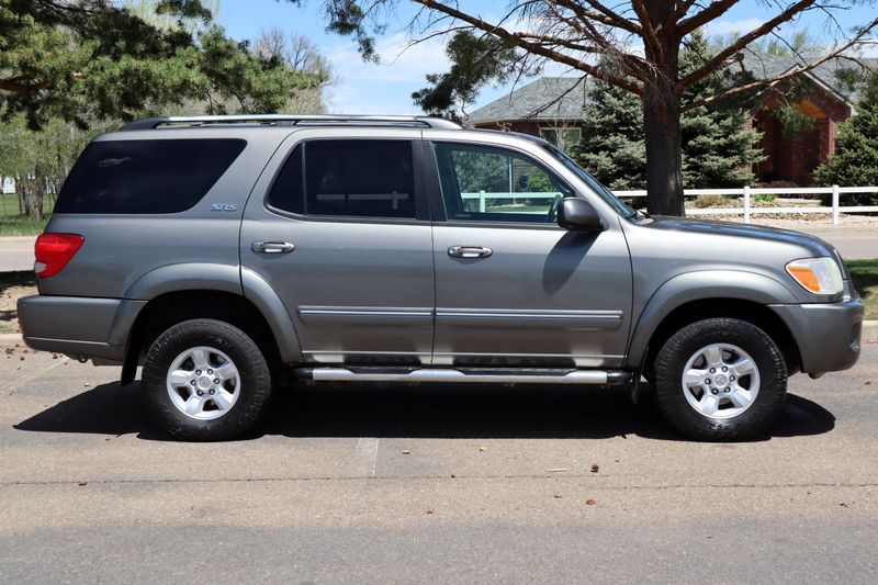 2005 Toyota Sequoia Photos