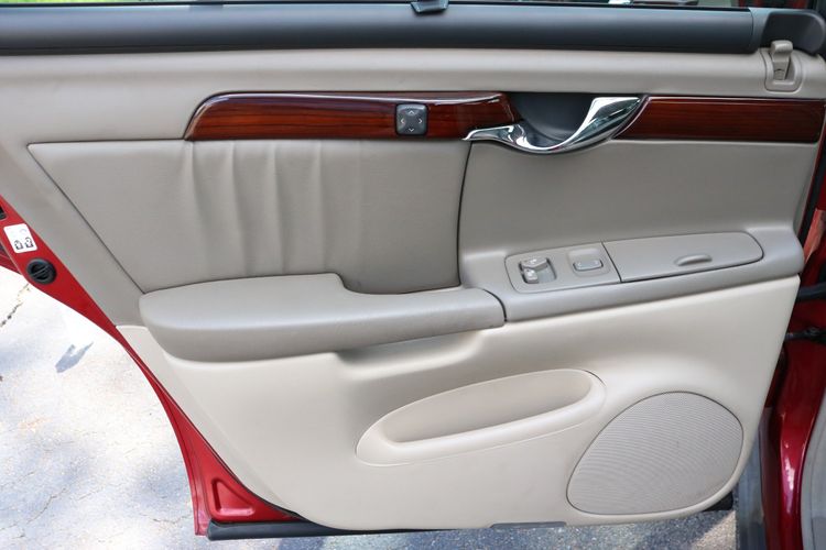 2005 Cadillac DeVille DHS Victory Motors of Colorado