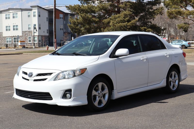 2011 Toyota Corolla Photos