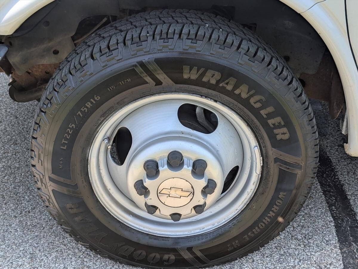 2008 Chevrolet Express Cutaway 68