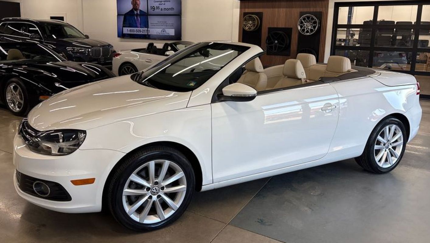 White 2014 Volkswagen Eos Komfort SULEV Convertible Front-Wheel Drive 6-Speed Automatic