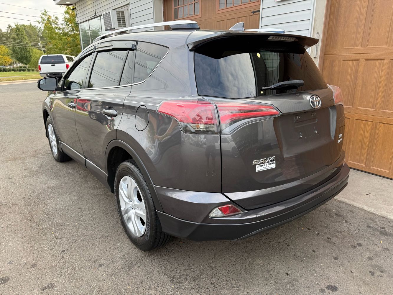 2016 Toyota RAV4 LE photo 6