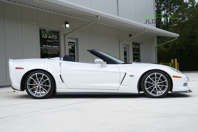 アートドール　白、黒　2体セット 2013 CHEVROLET CORVETTE 427 COLLECTOR EDITION | JLD AUTO GROUP