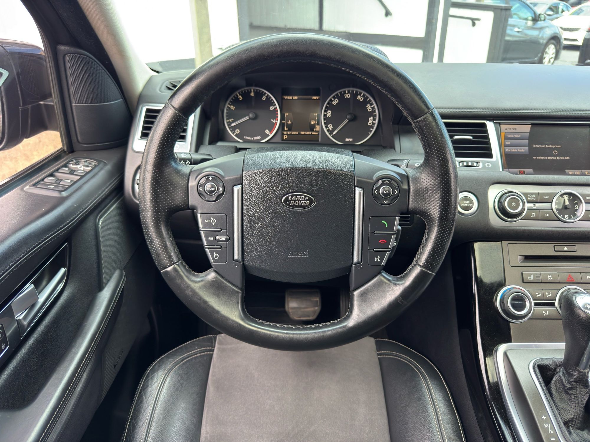 2010 Land Rover Range Rover Sport HSE photo 11