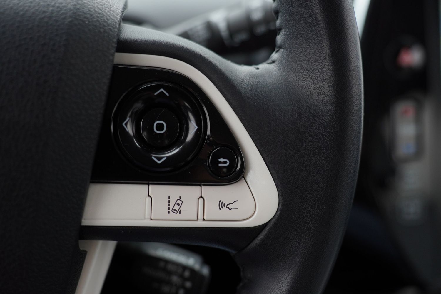 2018 Toyota Prius Four Touring photo 20