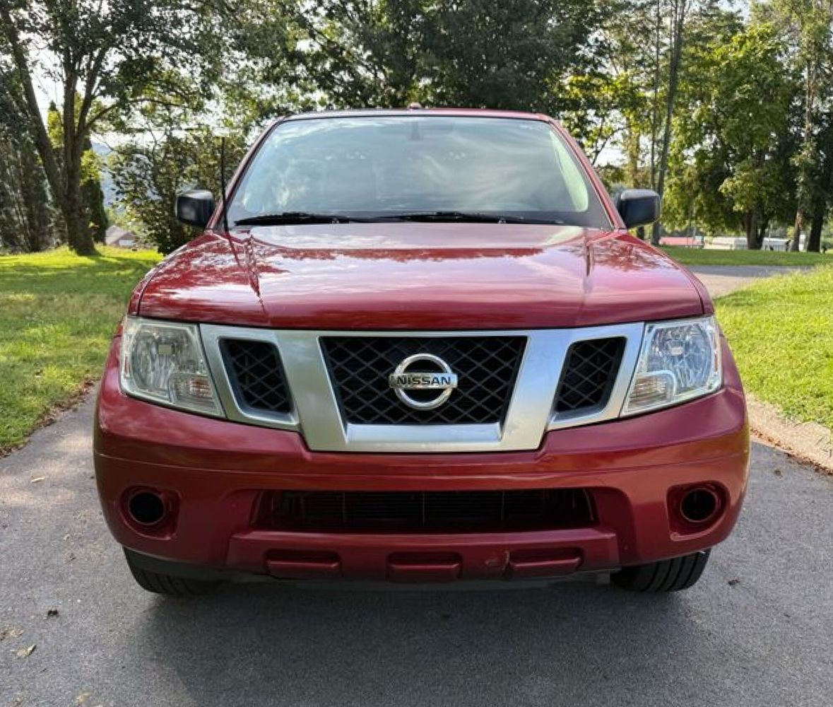 2018 Nissan Frontier Desert Runner photo 2