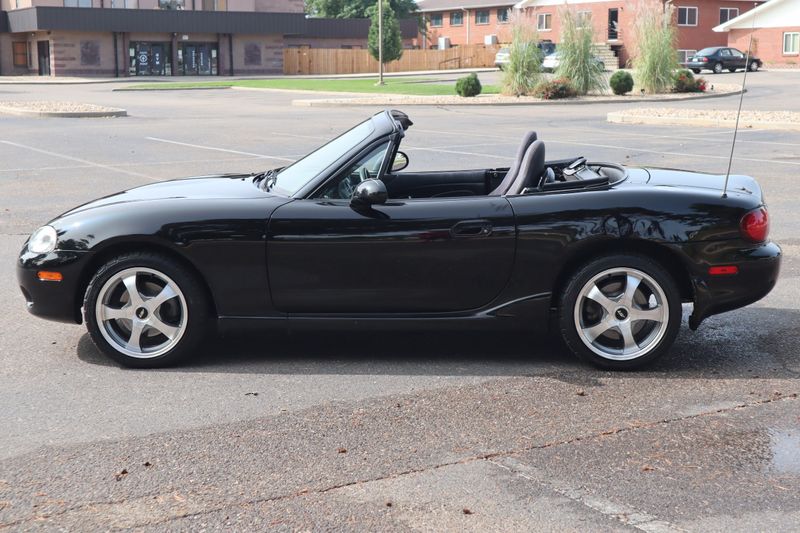 2004 Mazda MX-5 Miata Photos