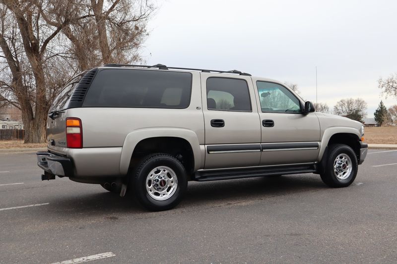 2002 Chevrolet Suburban Photos