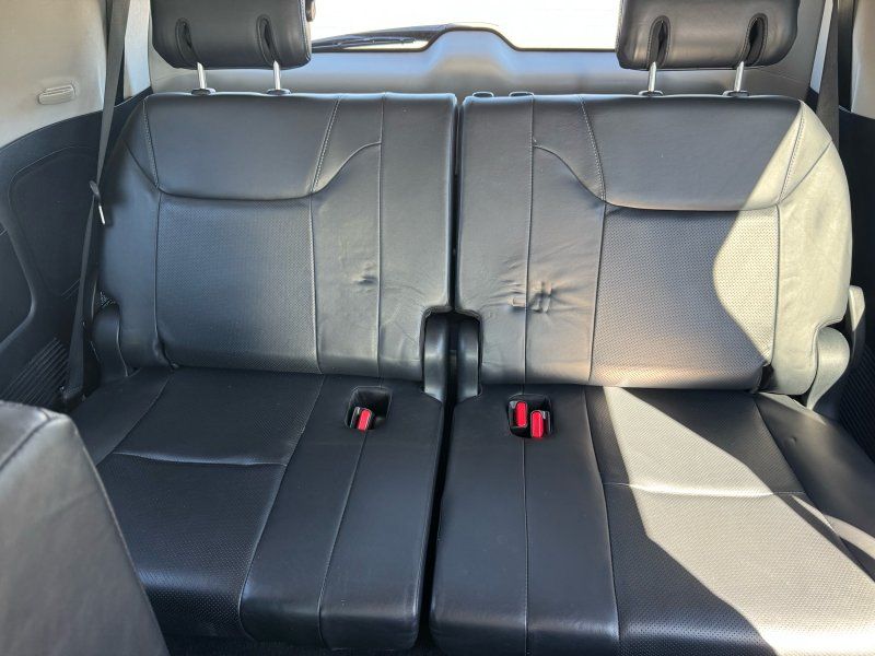 2013 Lexus LX 570 Luxury photo 29