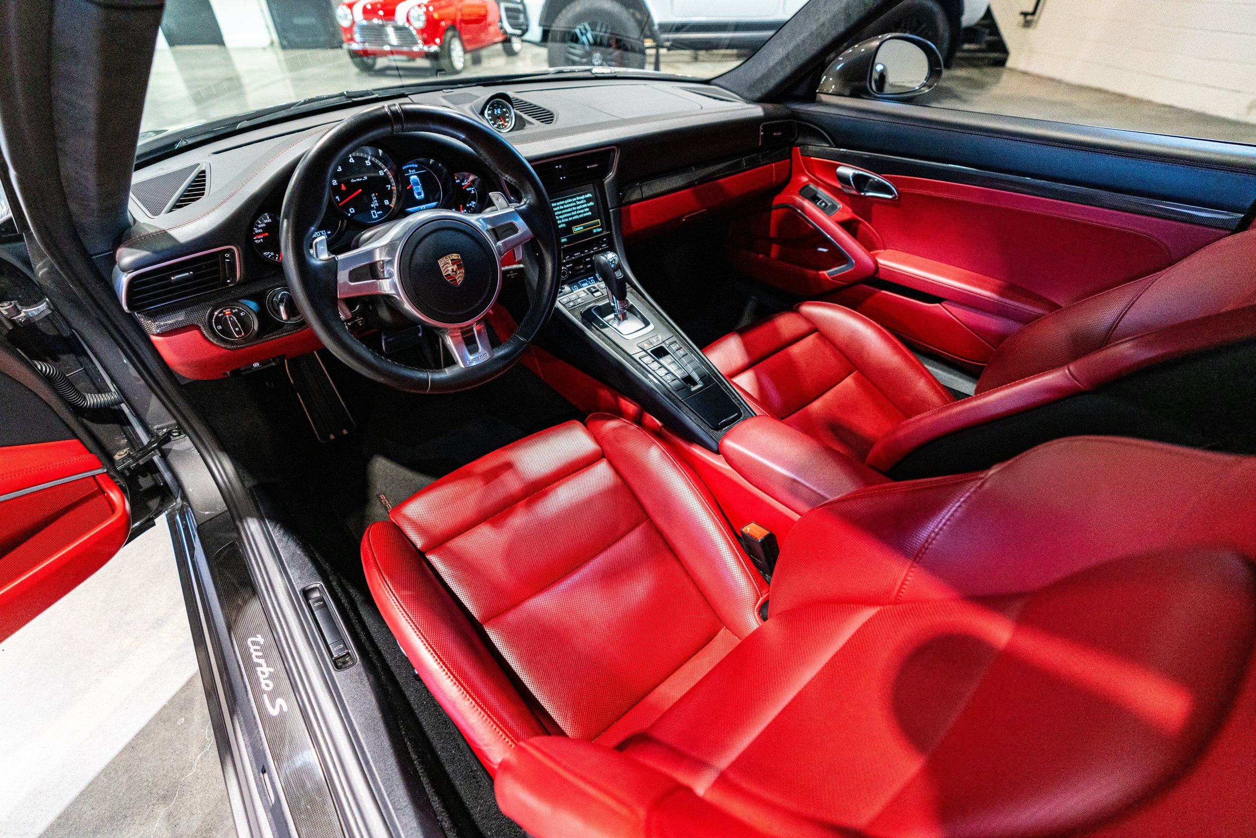 2015 Porsche 911 Turbo S - Photo 28