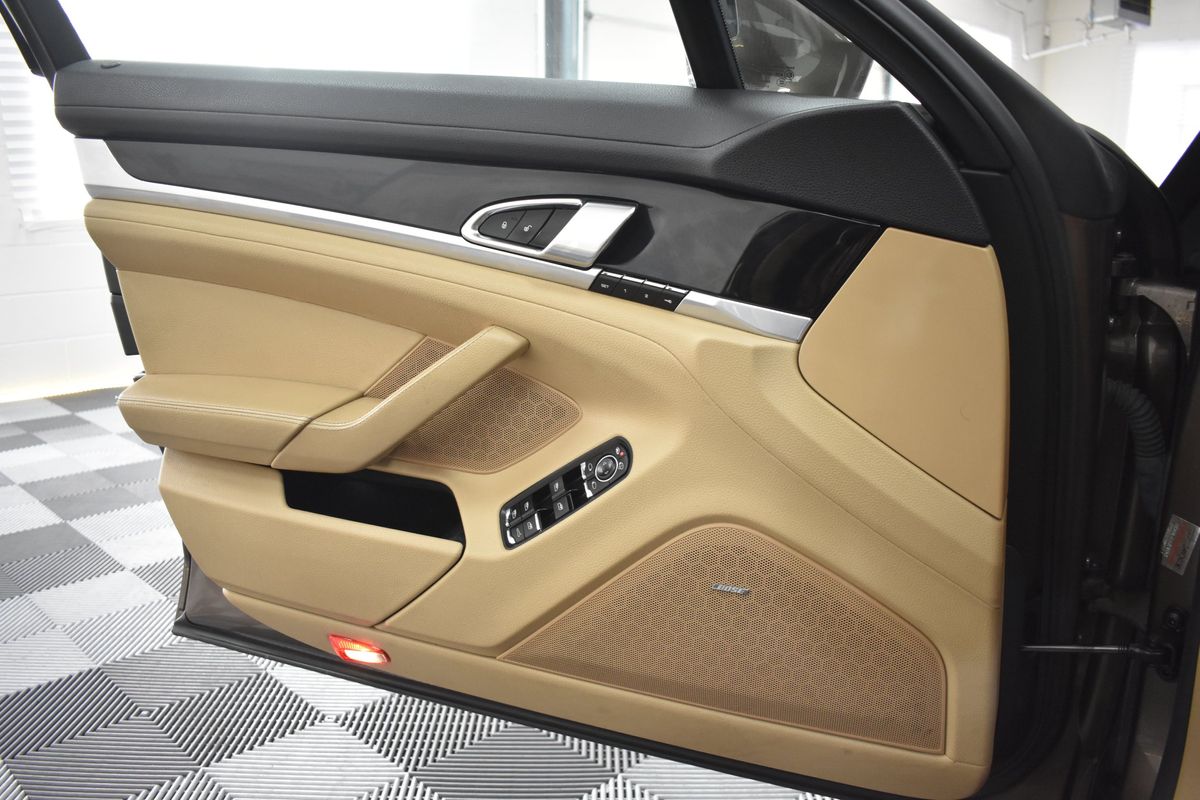 2015 Porsche Panamera 4