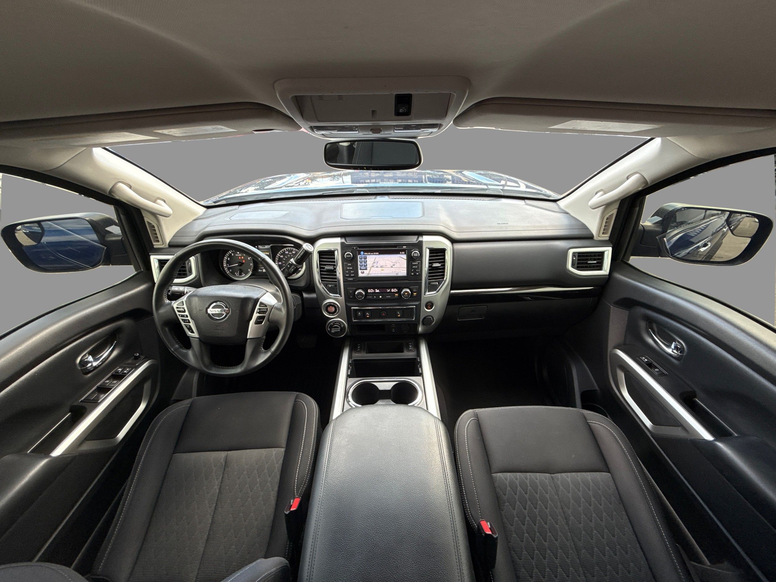 2018 Nissan Titan SV photo 22
