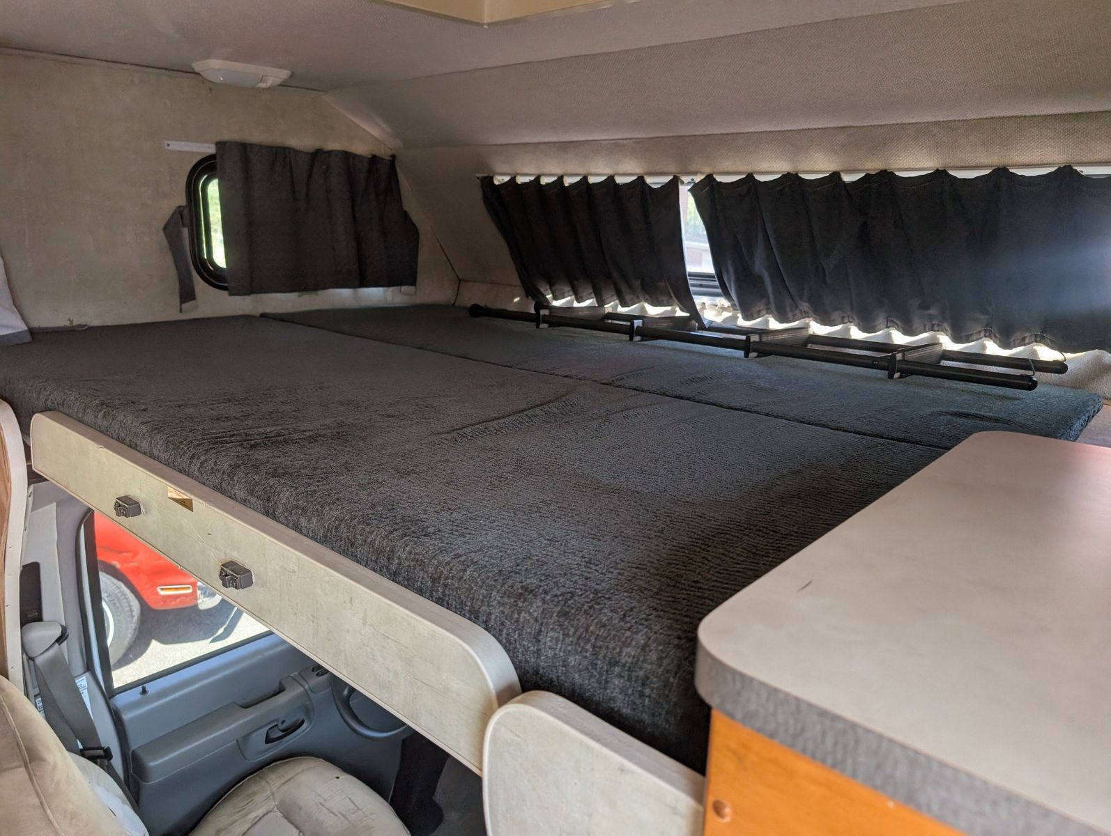 2004 Ford E-Series Chassis 79