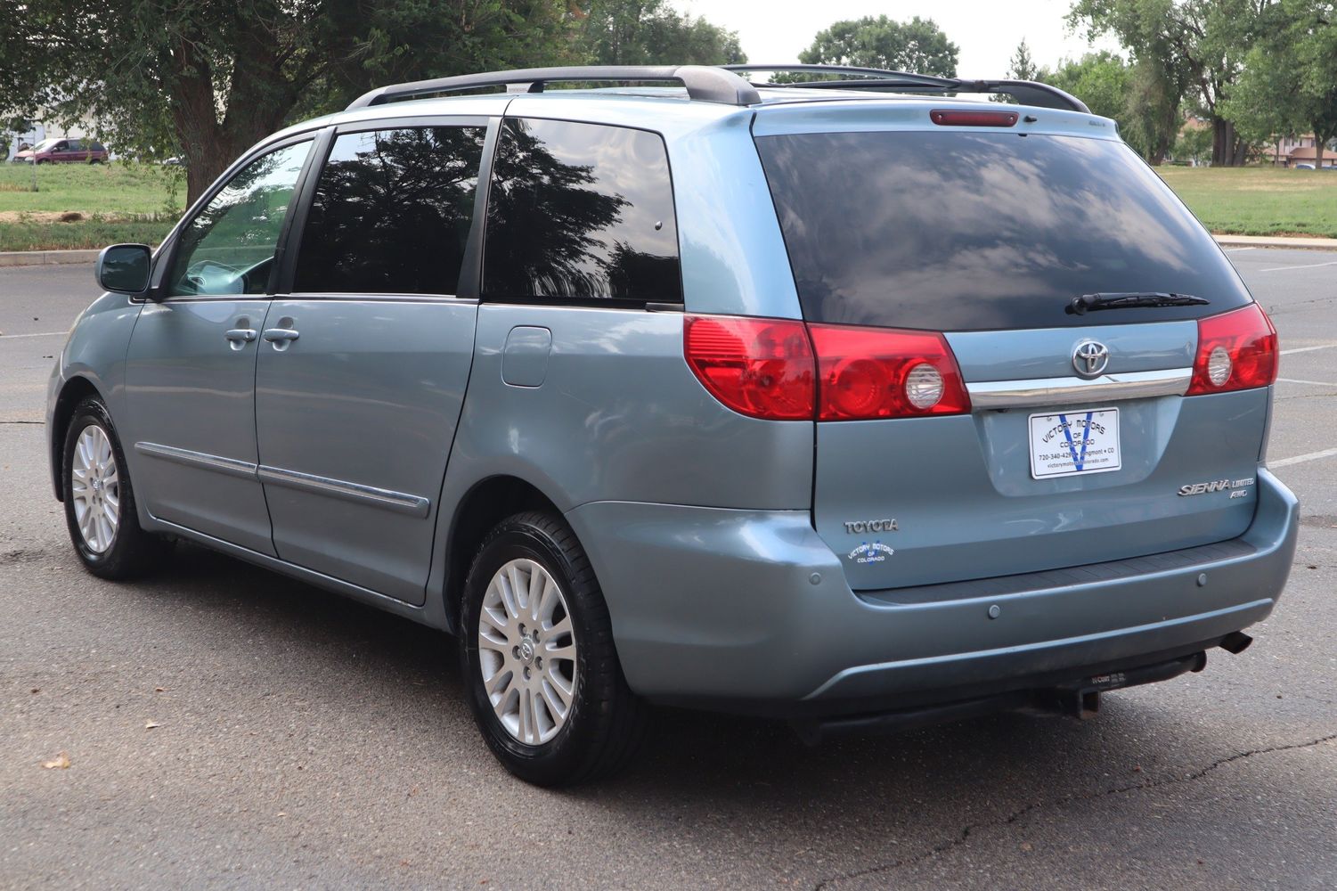 2007 Toyota Sienna XLE 7-Passenger | Victory Motors of Colorado