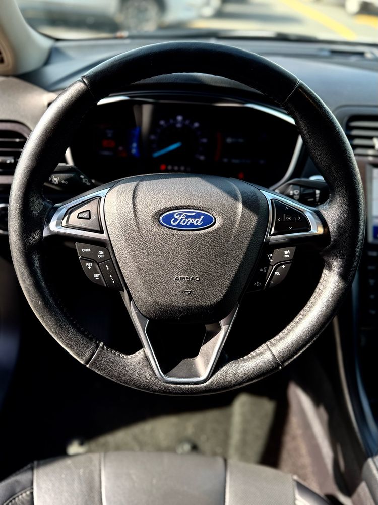 2020 Ford Fusion Hybrid Titanium photo 8