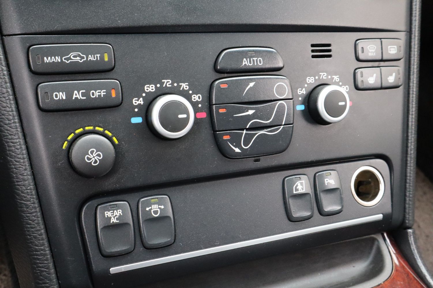 Volvo Xc90 Traction Control Light On