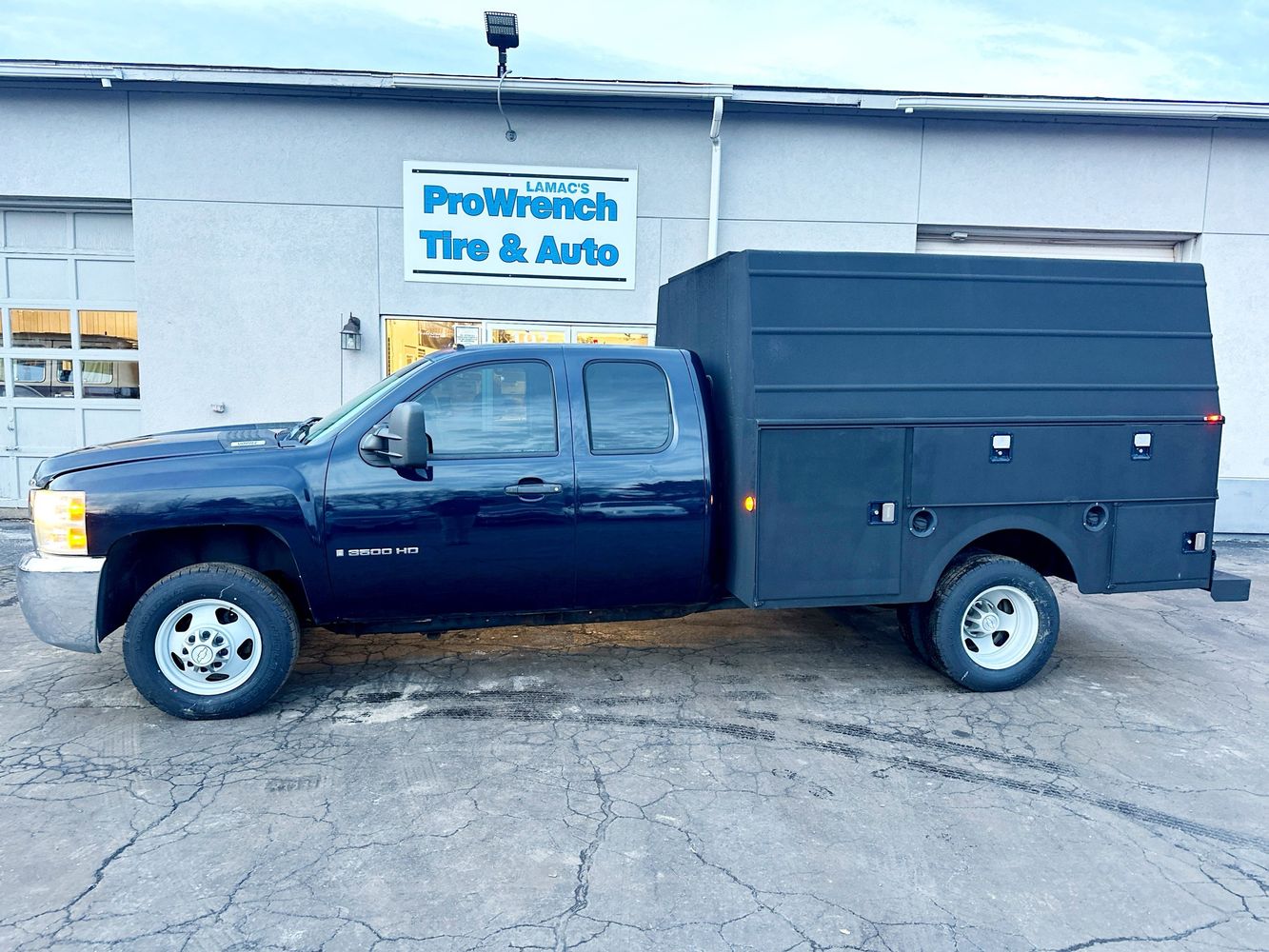 2008 Chevrolet Silverado 3500 Work Truck's photo