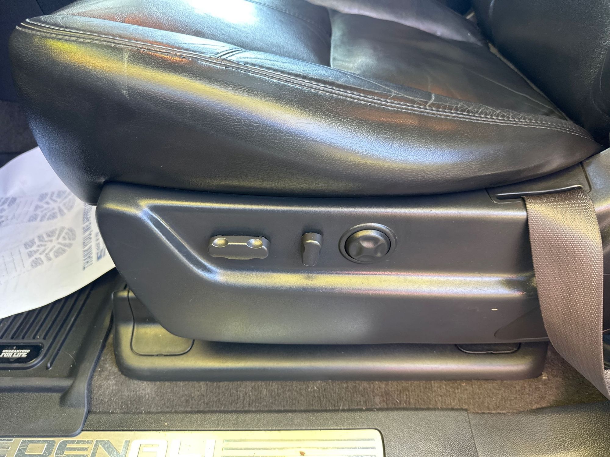 2008 Gmc Yukon Denali photo 14