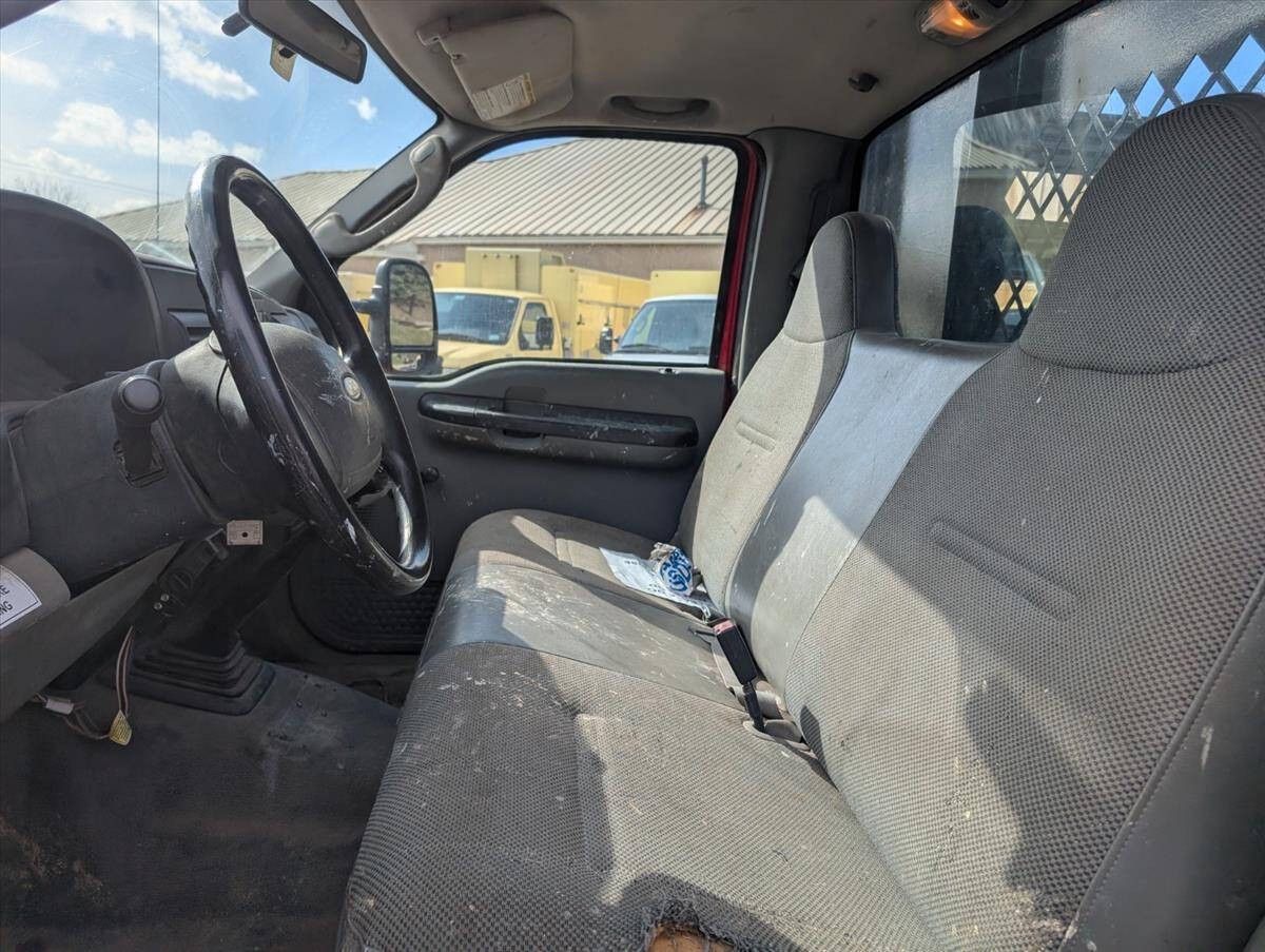 2005 Ford F-450 Super Duty 32