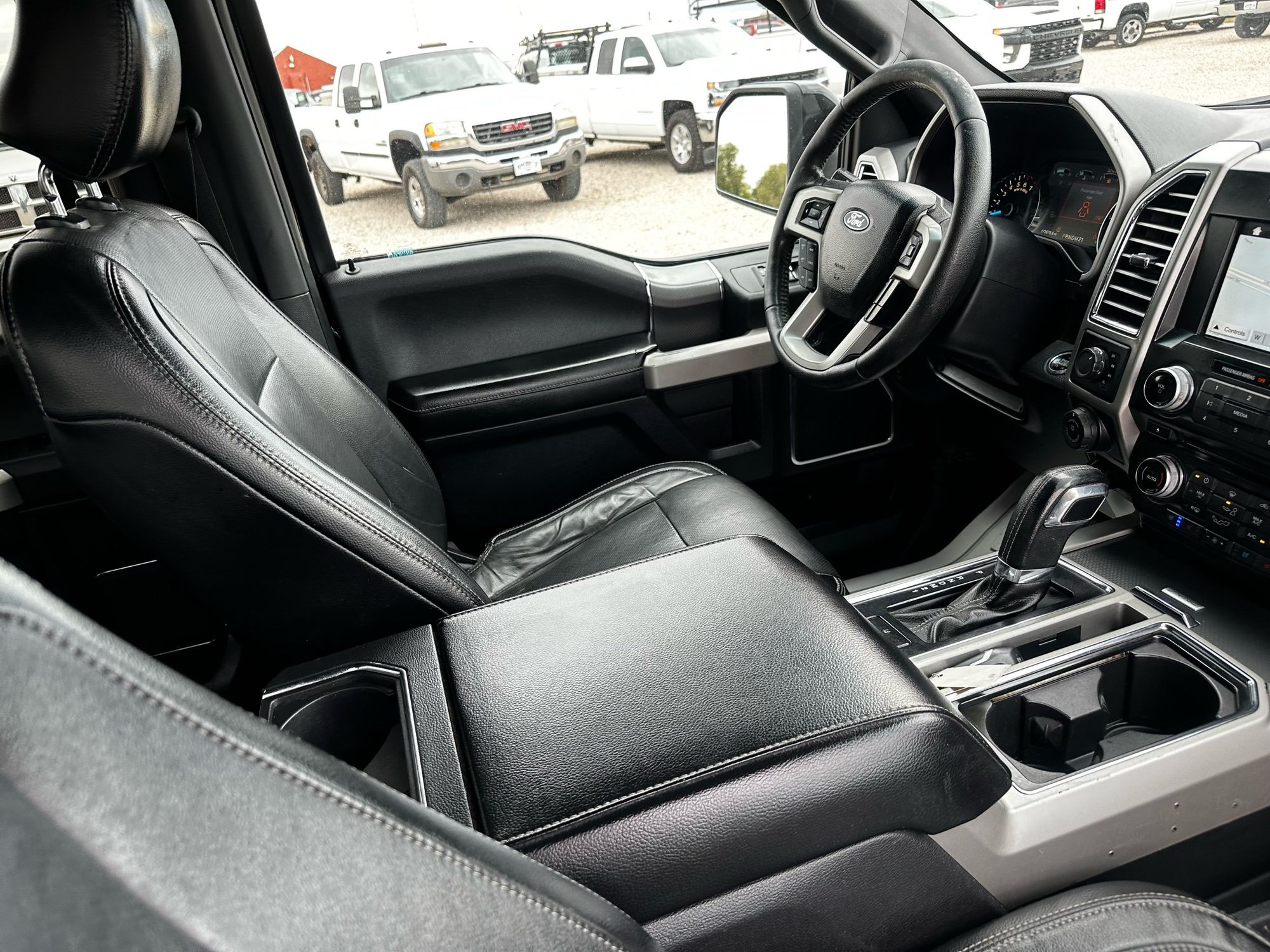 2016 Ford F-150 Lariat photo 16