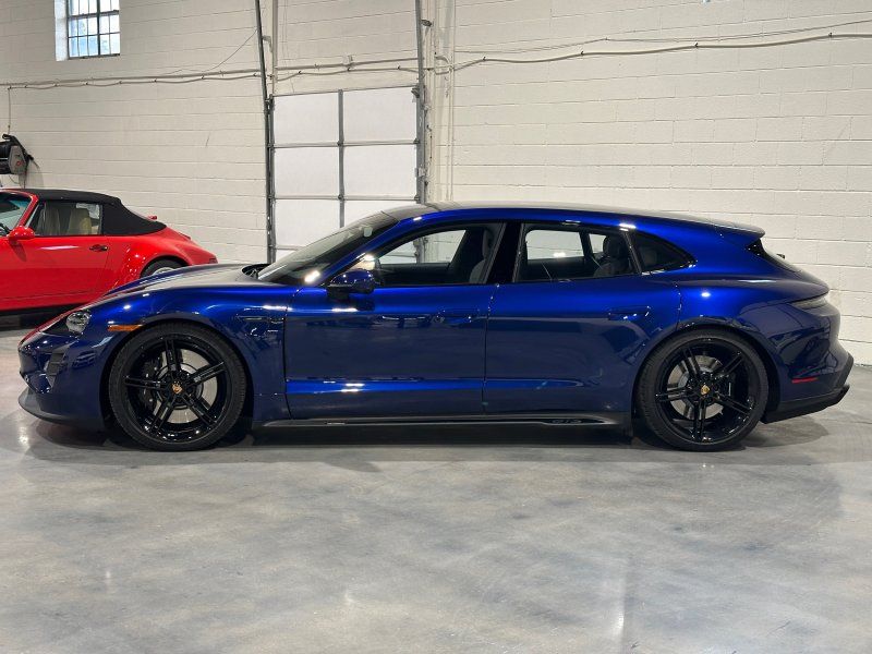 2023 Porsche Taycan GTS Sport Turismo, photo 2