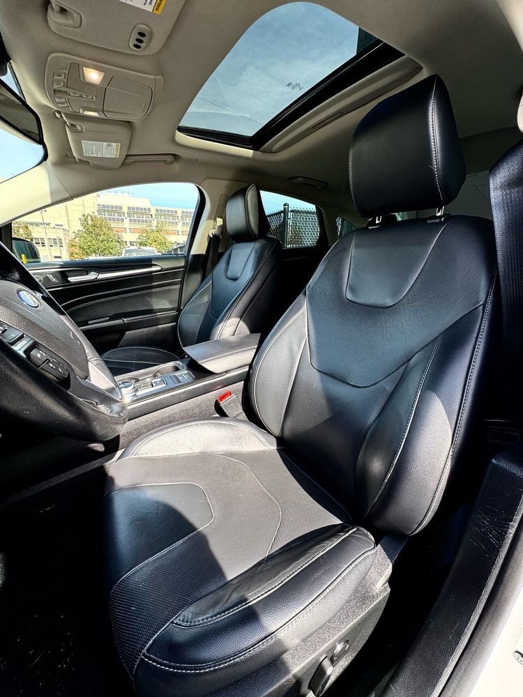 2020 Ford Fusion Hybrid Titanium photo 11