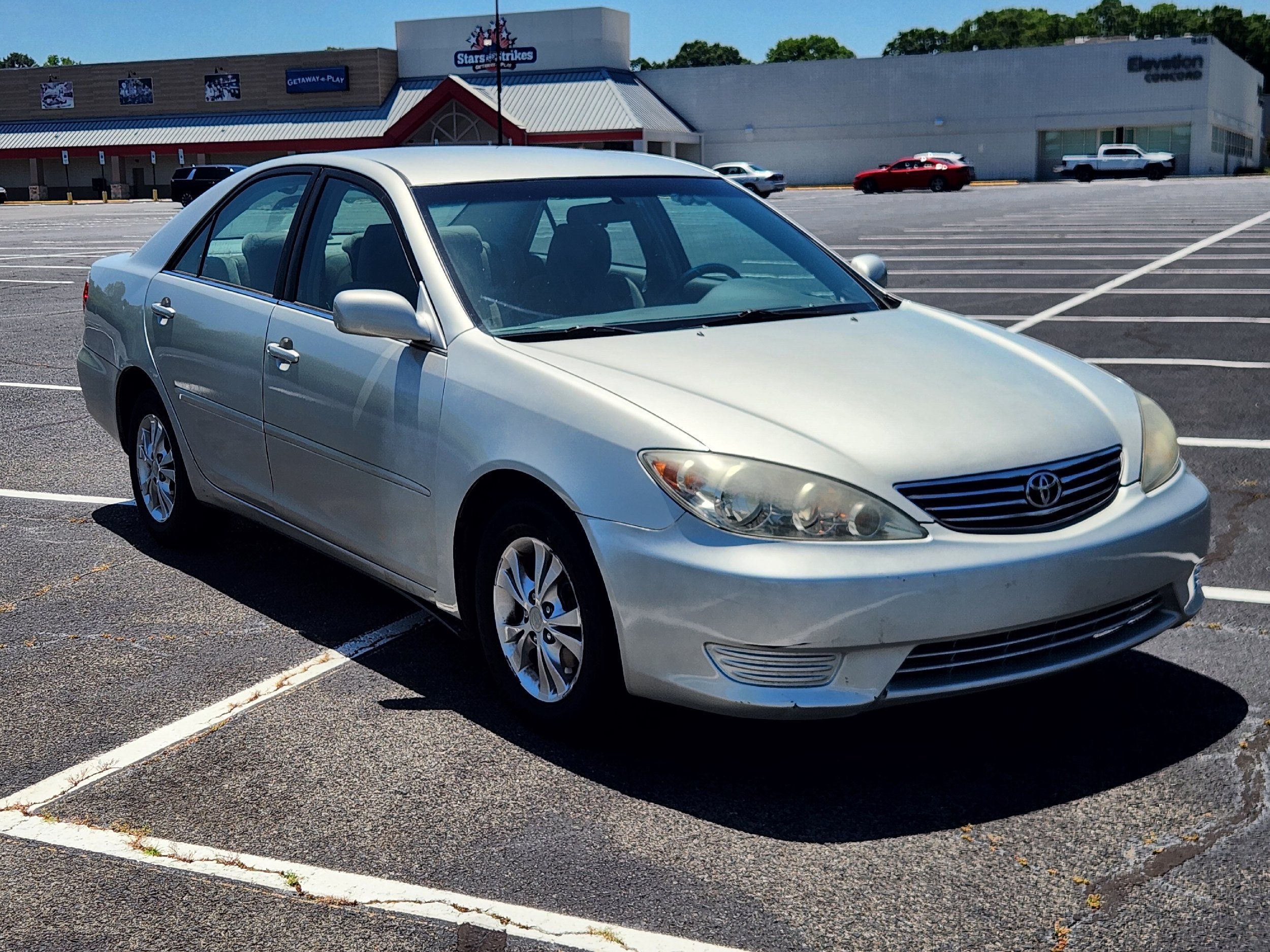 2005 Toyota Camry XLE V6 5AT's photo