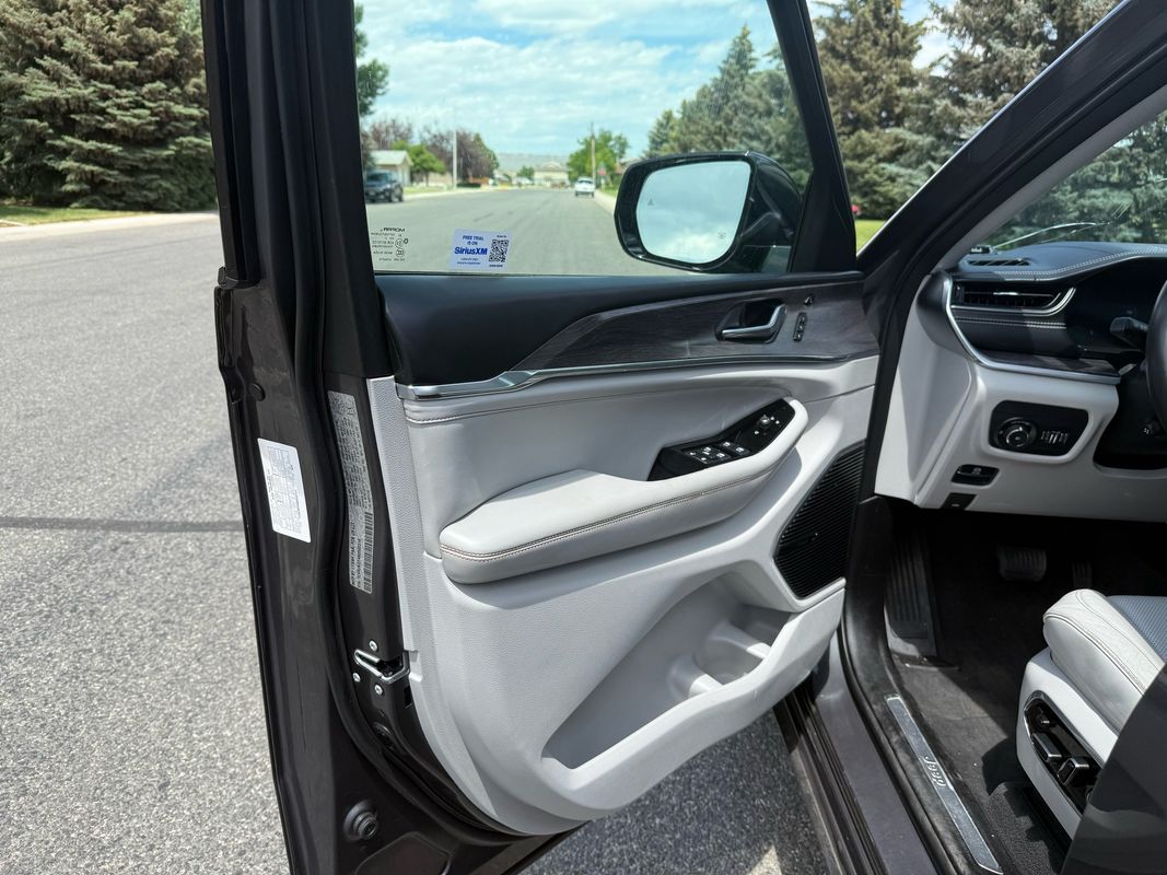 2022 Jeep Grand Cherokee L Overland - Photo 10