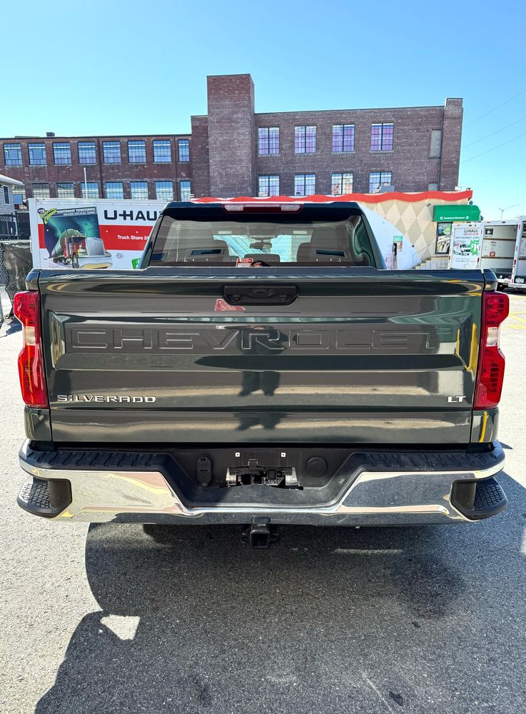 2025 Chevrolet Silverado 1500 LT photo 4
