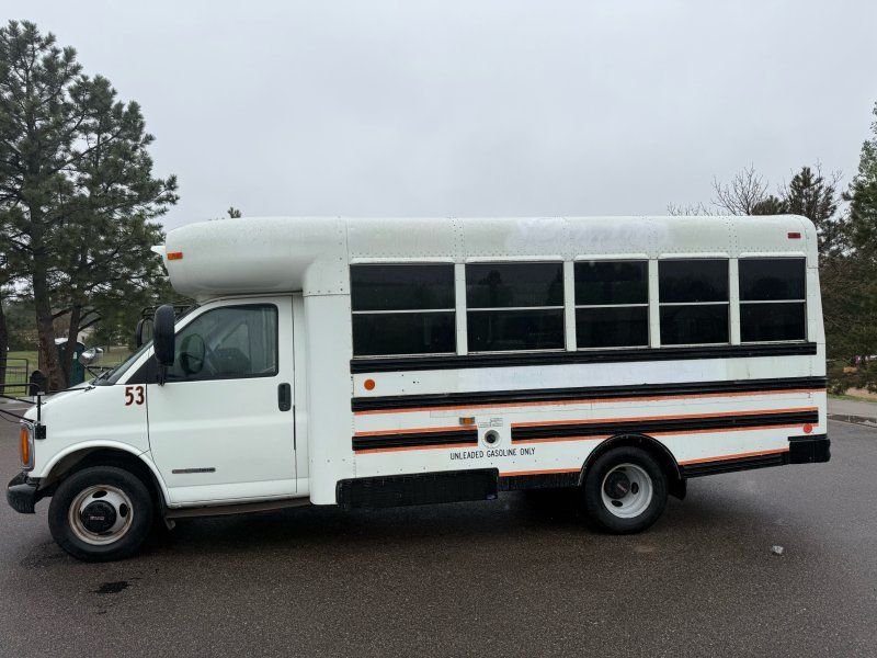 2002 GMC Savana's photo