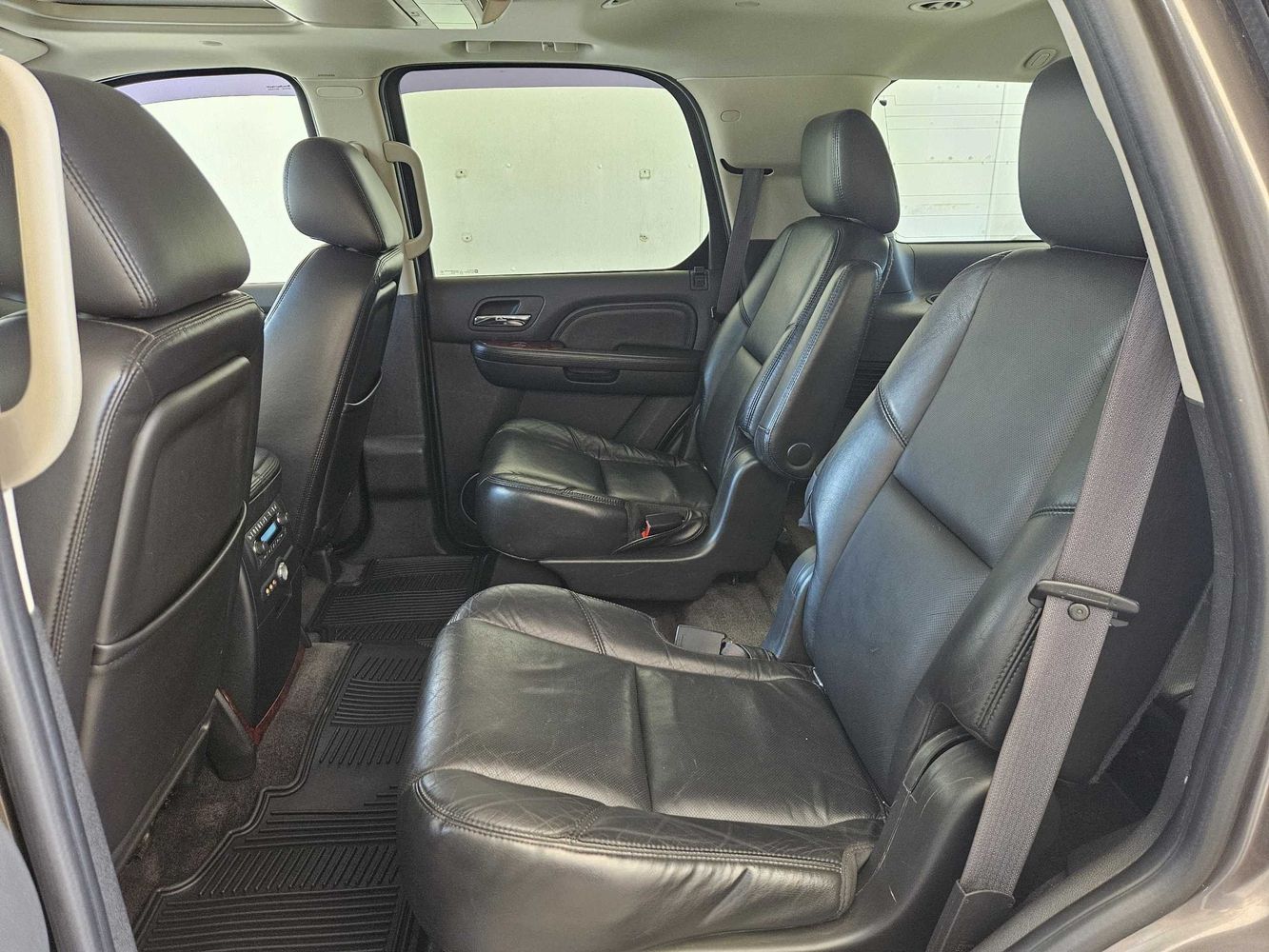 2011 Cadillac Escalade Luxury photo 9