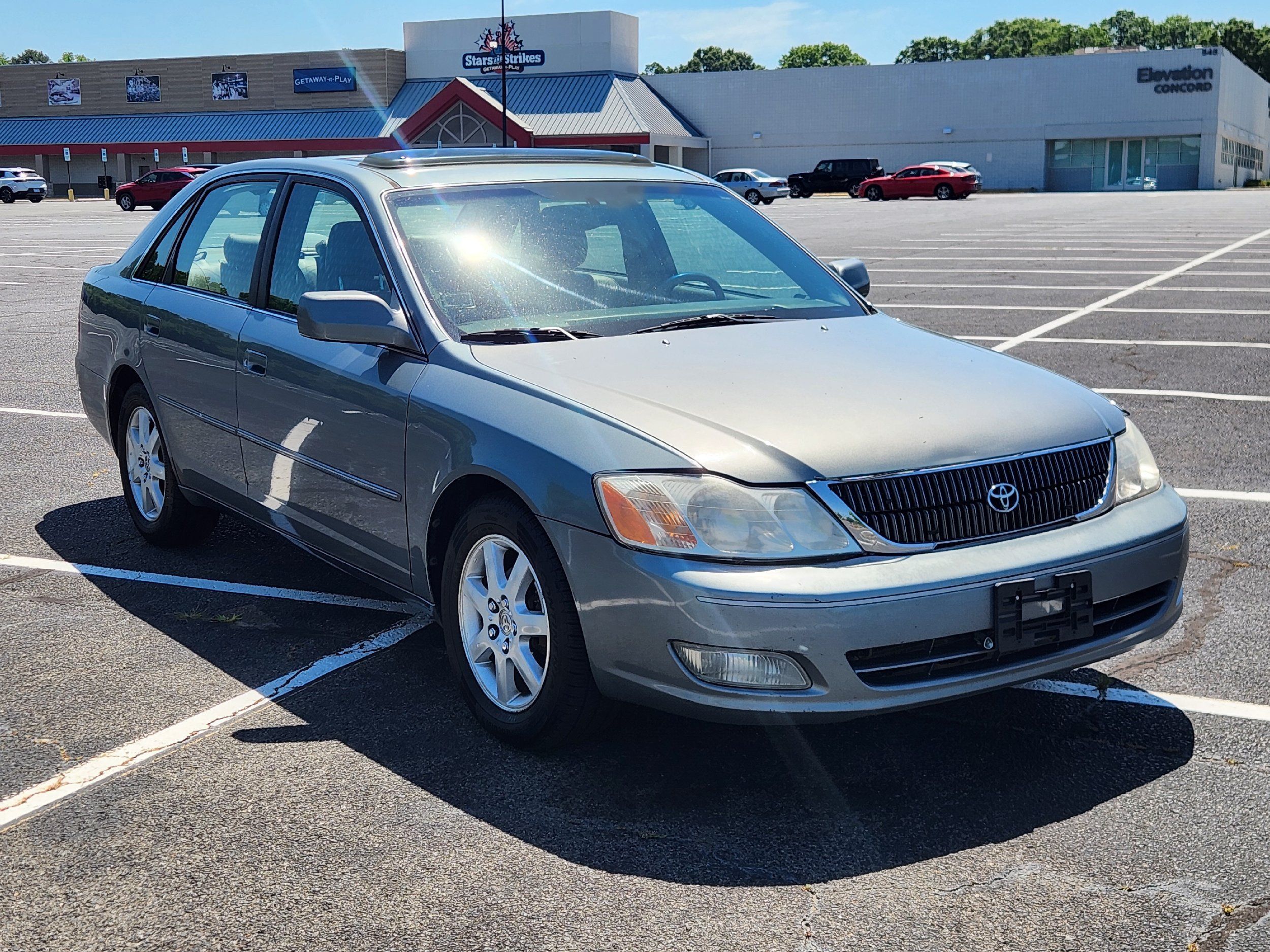 2001 Toyota Avalon's photo