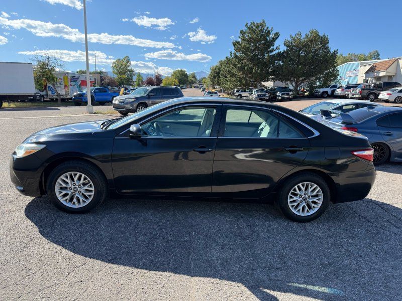 2016 Toyota Camry LE photo 3