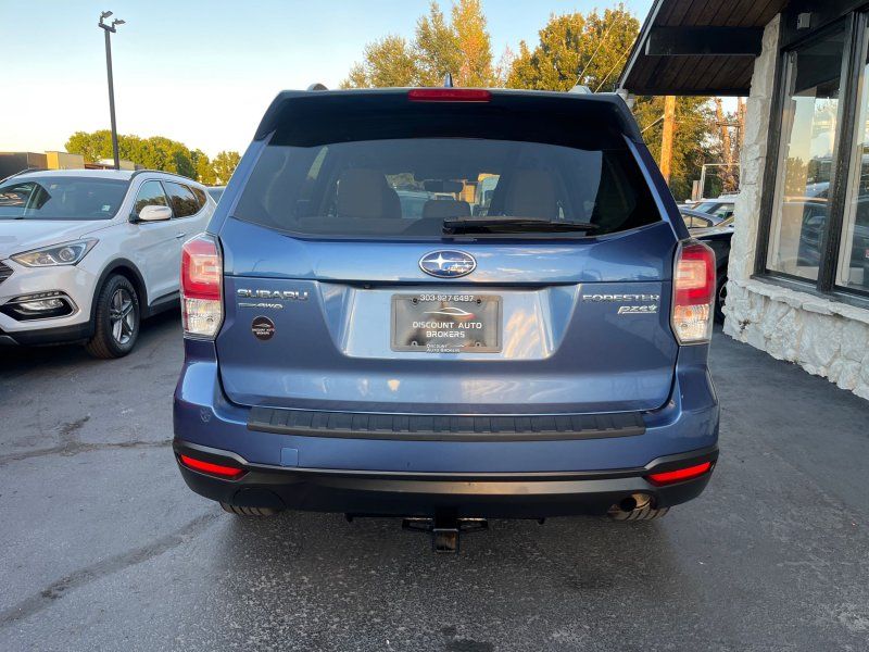 2017 Subaru Forester 2.5i Premium photo 3