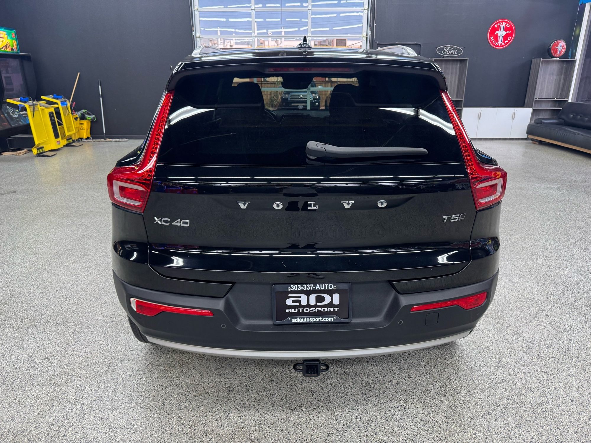 2019 Volvo XC40 T5 Momentum photo 4