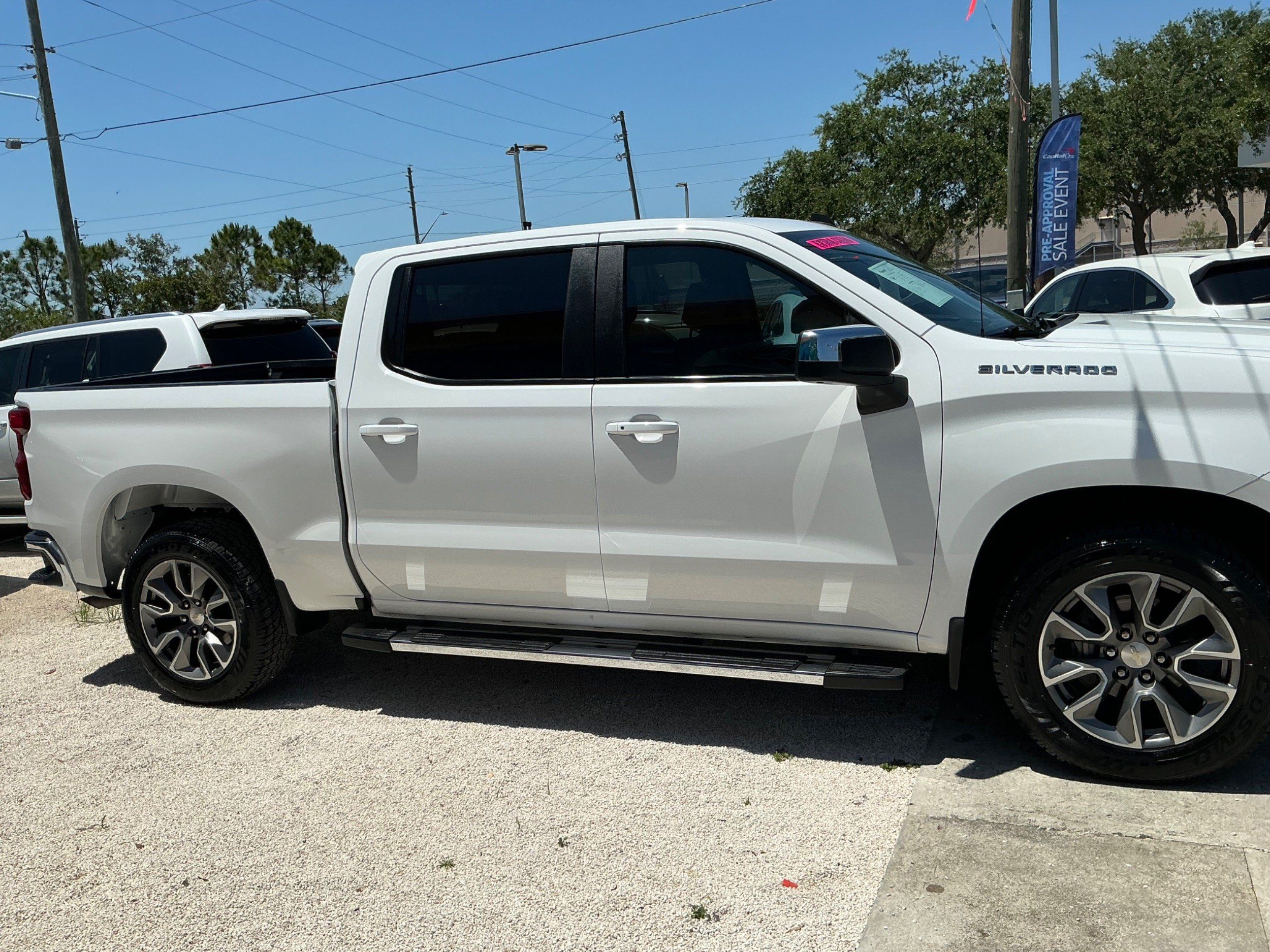 2021 Chevrolet Silverado 1500 LT photo 4