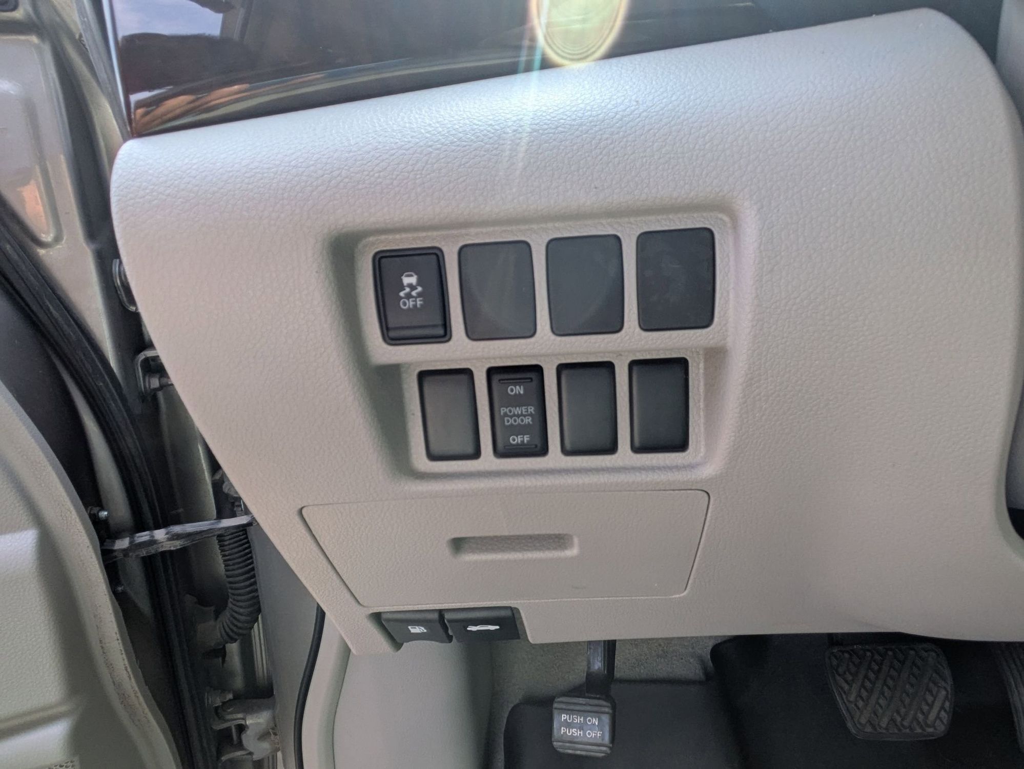 2012 Nissan Quest SV - Photo 21