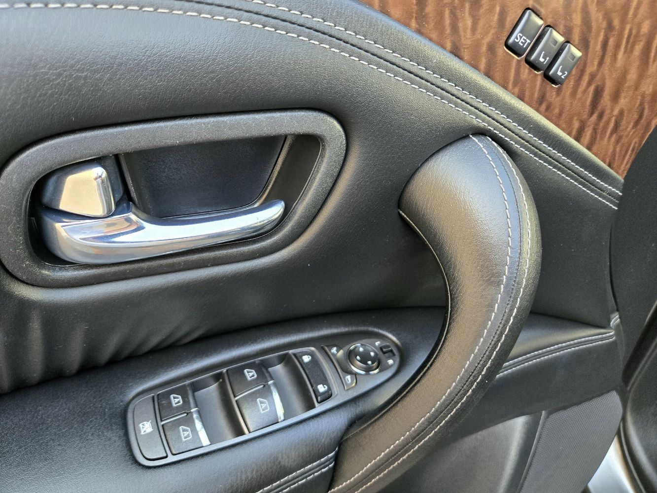 2018 Nissan Armada SL photo 22