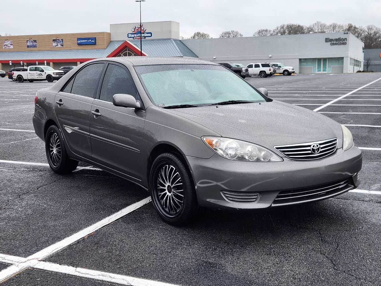 2005 Toyota Camry LE's photo
