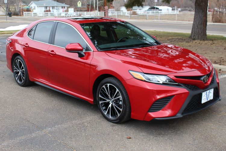 2019 Toyota Camry SE | Victory Motors of Colorado