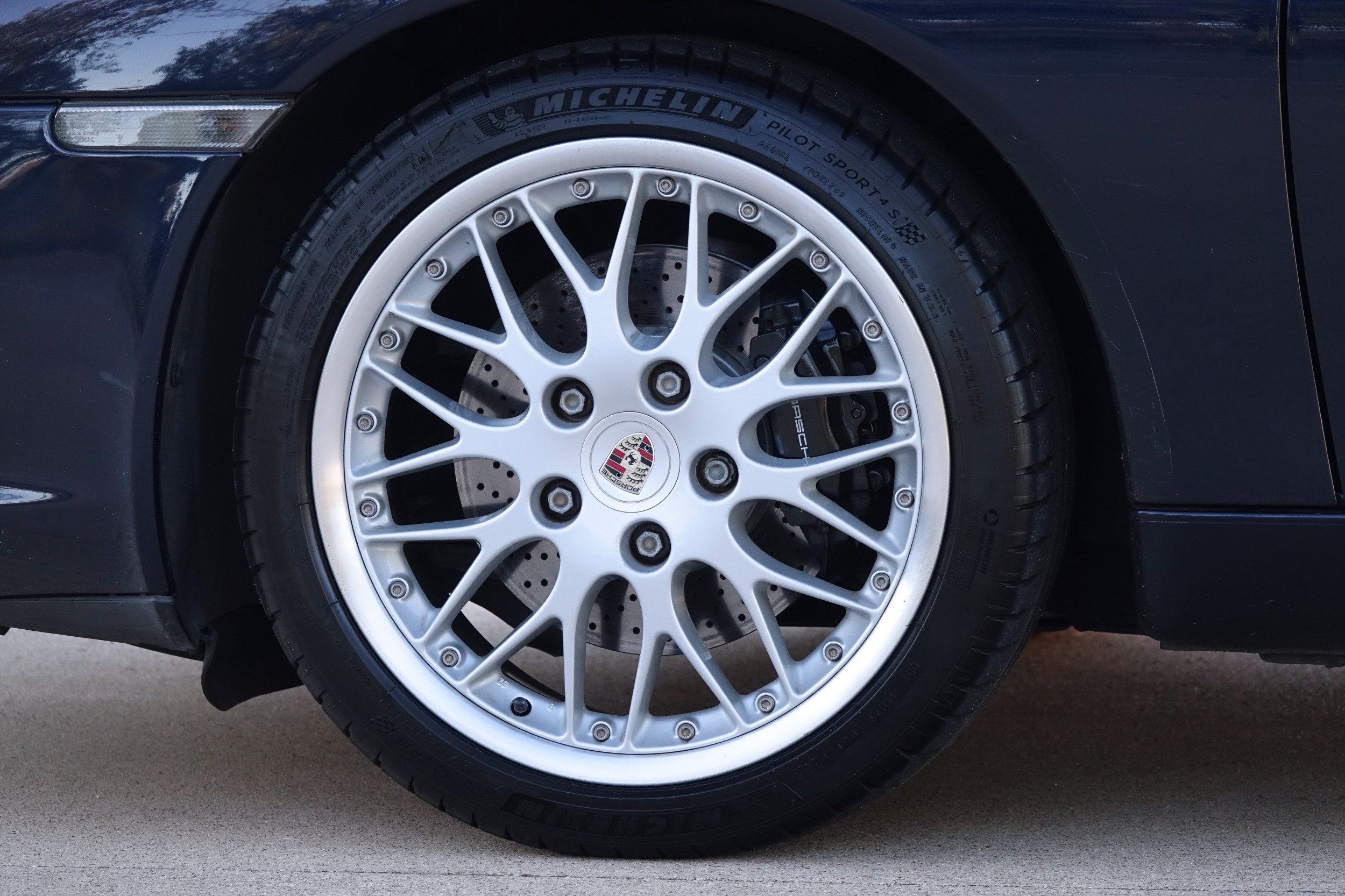 2004 Porsche 911 4S photo 24