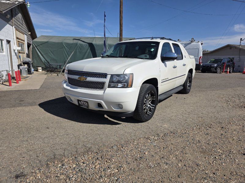 White 2013 Chevrolet Avalanche LTZ Black Diamond Edition 4WD Pickup Truck Four-Wheel Drive 6-Speed Automatic
