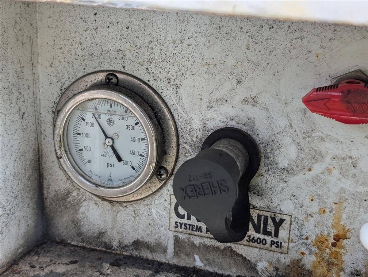 2011 Ford F-550 Super Duty 81